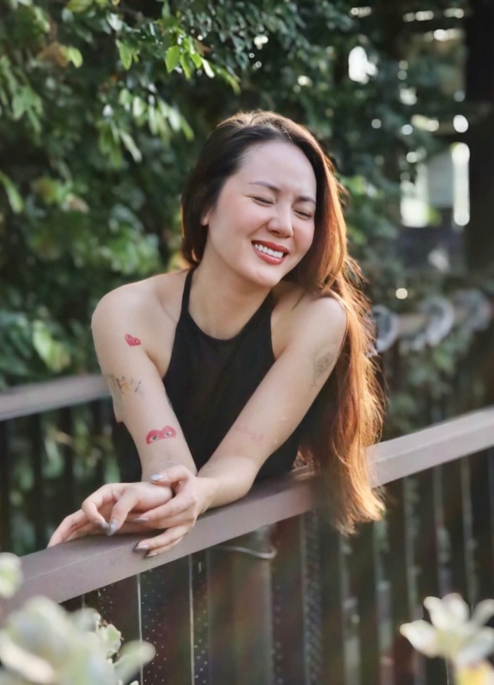 Thần thái thanh lịch, gu thời trang tinh tế cùng vẻ ngoài trẻ trung đáng ngưỡng mộ ở tuổi 42 của ca sĩ Phương Linh.