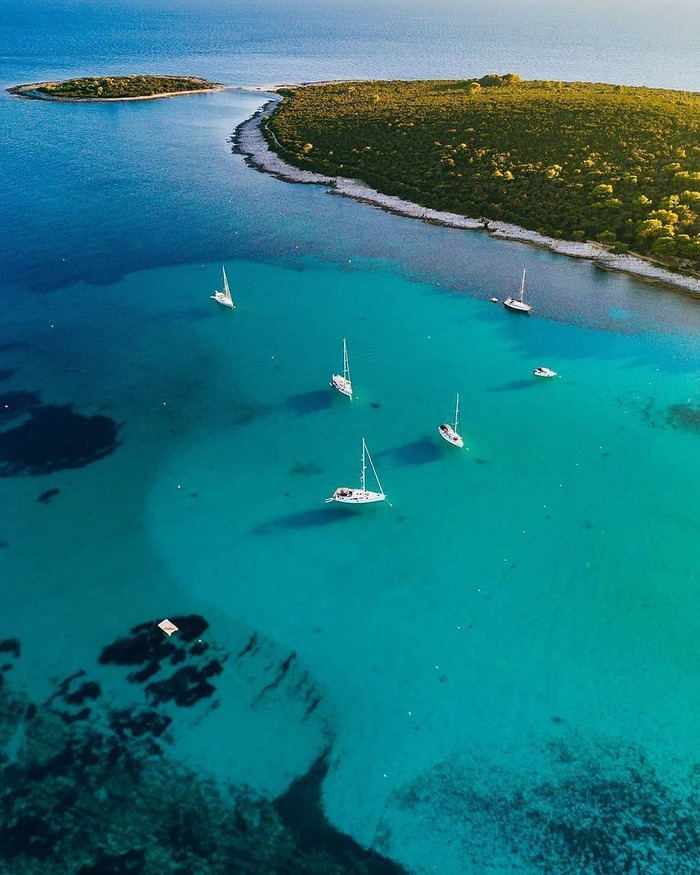 Thời điểm ghé thăm các bãi biển đẹp nổi tiếng ở Croatia lý tưởng là tháng 5 - tháng 9