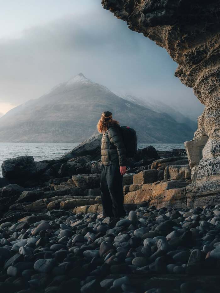 Bạn nên mang theo áo ấm kể cả vào mùa hè ở đảo Skye Scotland