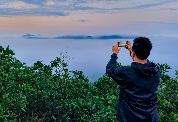 điểm cắm trại ở Huế hòn Vượn còn là điểm săn mây cực đẹp của xứ Huế