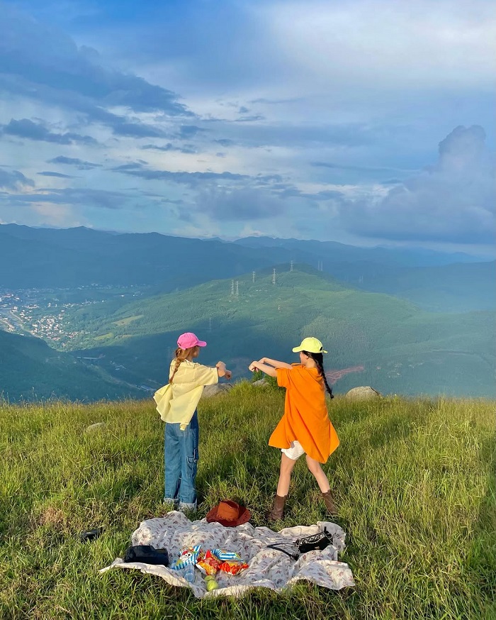Đỉnh Bình Hương Quảng Ninh thích hợp cắm trại, dã ngoại