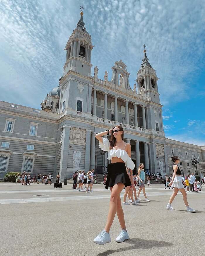 Kinh nghiệm du lịch Madrid Tây Ban Nha - Ghé thăm Catedral de la Almudena