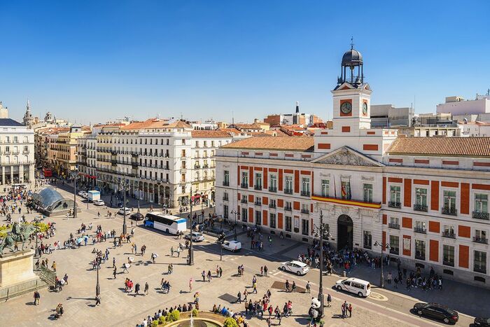 Kinh nghiệm du lịch Madrid Tây Ban Nha - Ghé thăm quảng trường Puerta del Sol