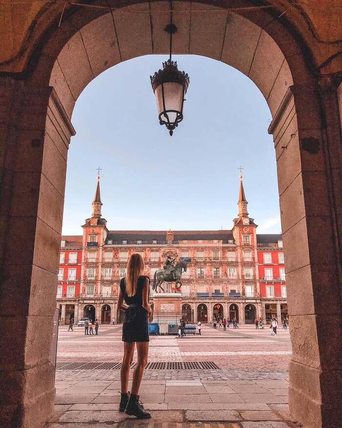 Kinh nghiệm du lịch Madrid Tây Ban Nha - Ghé thăm quảng trường Plaza Mayor