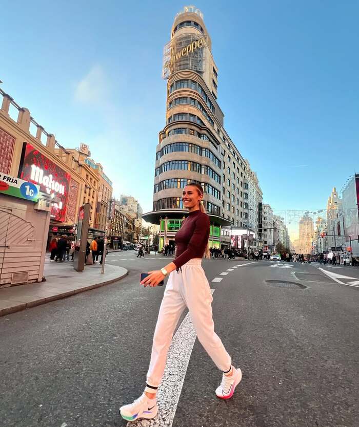 Kinh nghiệm du lịch Madrid Tây Ban Nha - Ghé thăm đại lộ Gran Vía