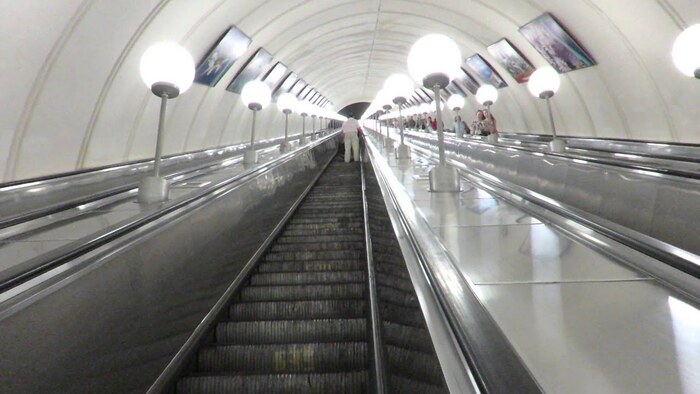 Các nhà ga tàu điện ngầm đẹp nhất ở Moscow Nga - Ga Park Pobedy