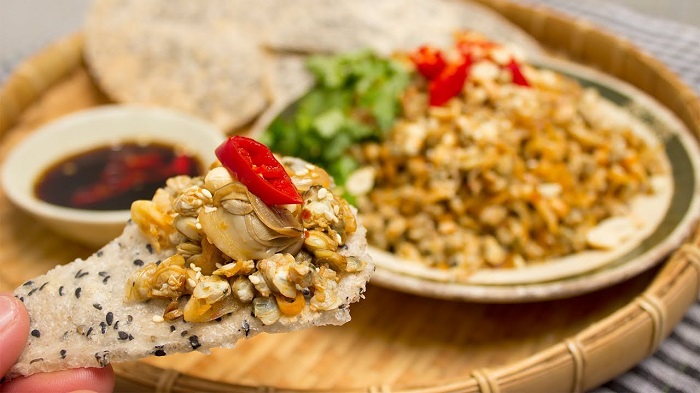 Món bánh đa xúc hến nổi tiếng ở nhà hàng Ngọc Tý Thiên Cầm