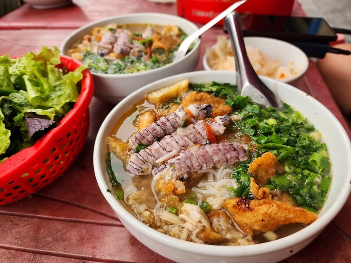 Bún hải sản đầy hấp dẫn nhất định phải thử quán hải sản ngon ở Hạ Long 