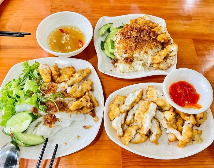 Bánh cuốn chả mực cho bữa ăn no nê quán hải sản ngon ở Hạ Long 