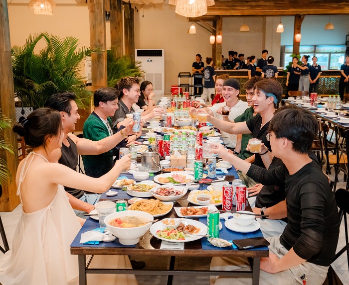 Quán hải sản ngon ở Hạ Long với không gian thoáng và rộng rãi