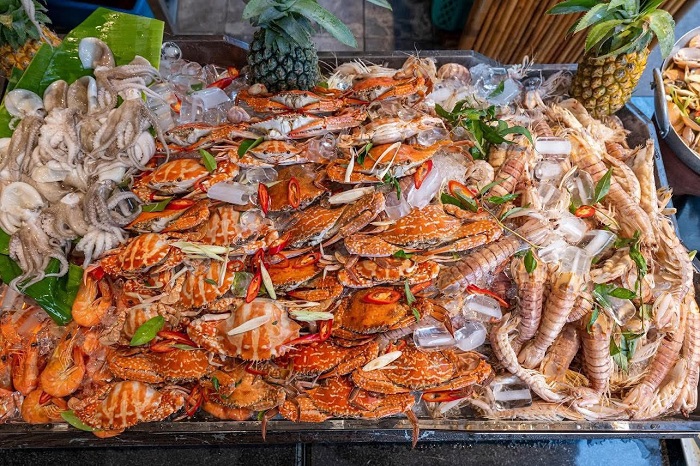 Hải sản đầy ú ụ và tươi ngon tại quán hải sản ngon ở Hạ Long