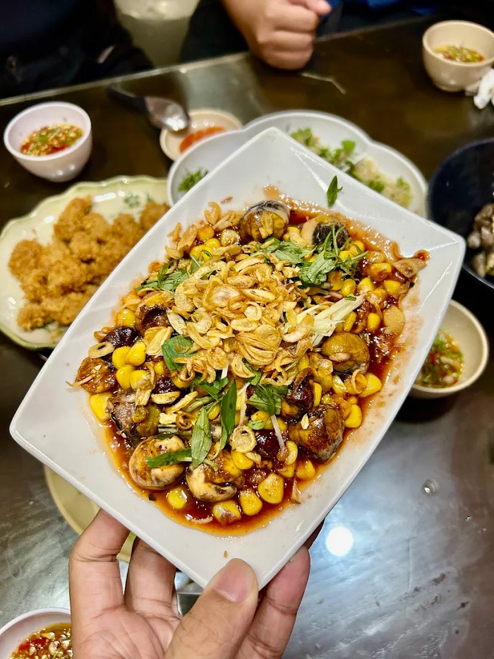 Quán ốc ngon ở Hải Phòng đã có nhiều năm và lúc nào cũng đông khách