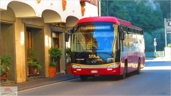 Phương tiện di chuyển ở thành phố Sorrento Ý là xe bus