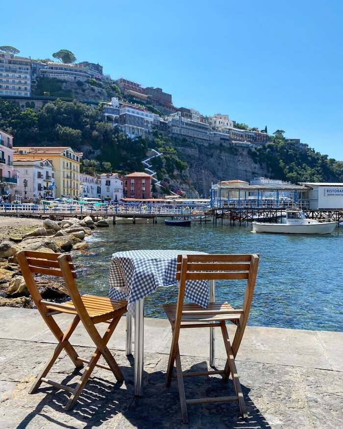Các địa điểm du lịch nổi tiếng ở thành phố Sorrento Ý - Làng chài Marina Grande