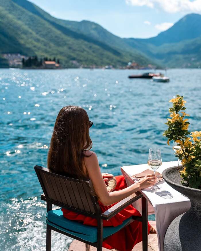 thời điểm du lịch thị trấn Perast Montenegro là tháng 5 - tháng 9