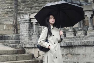 Hoa hậu Thanh Thủy khoe thần thái sang trọng khi du lịch tại Vạn Lý Trường Thành