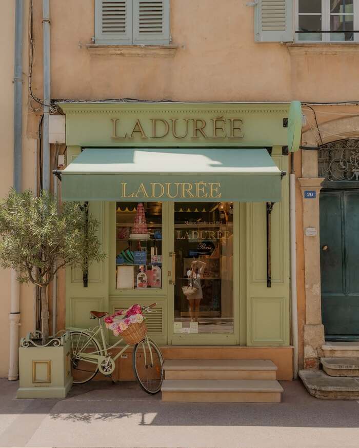 Các địa điểm du lịch nổi tiếng tại vùng biển Côte d'Azur Pháp - Thị trấn Saint-Tropez
