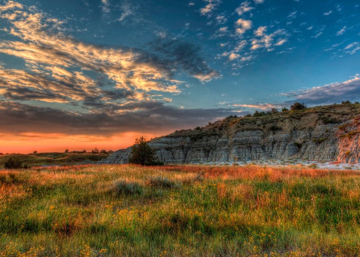 Du lịch North Dakota nước Mỹ, ngắm mặt trời bé con mọc trên khoảng không vô tận sắc màu