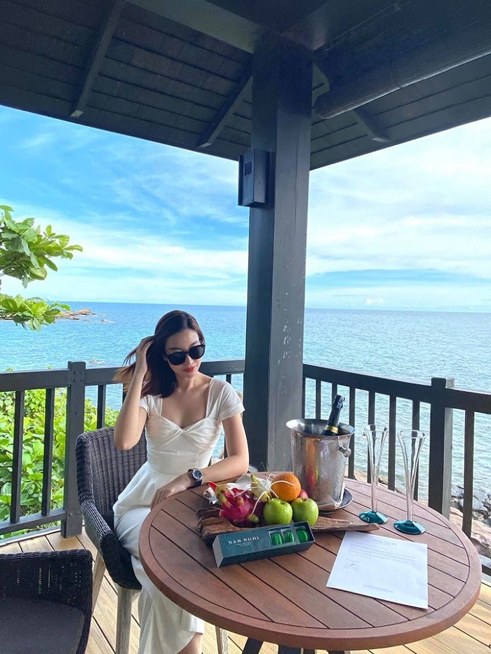 Hoa hậu Đỗ Mỹ Linh diện bikini khoe dáng nóng bỏng khi du lịch Phú Quốc 