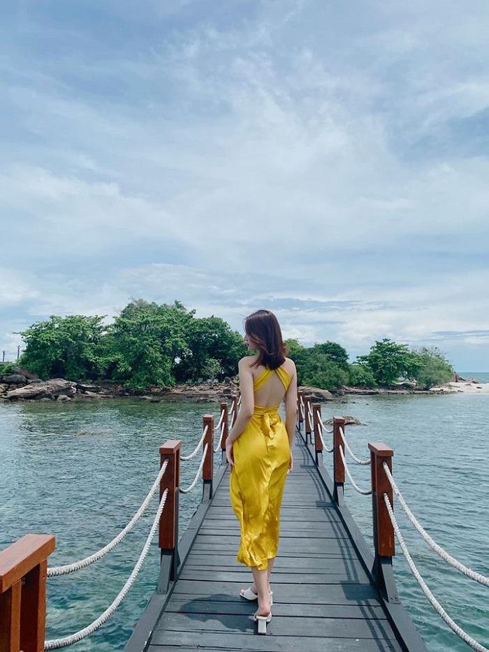 Hoa hậu Đỗ Mỹ Linh diện bikini khoe dáng nóng bỏng khi du lịch Phú Quốc 