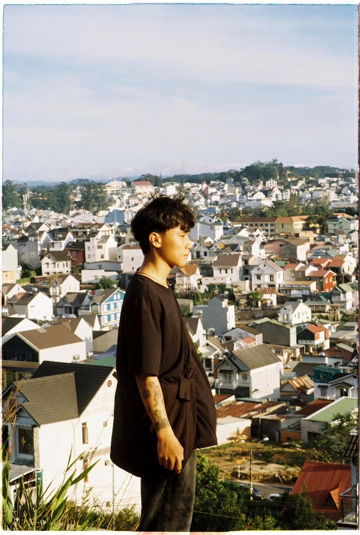 Cùng chú Thuật chụp hình phong cách thập niên 80 đầy ấn tượng