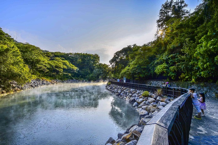 Experience hot spring bath when traveling to Taipei