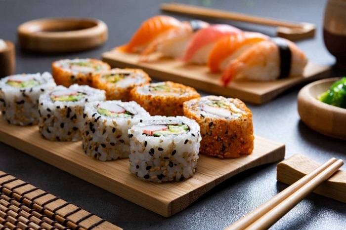 Sushi là biểu tượng của ẩm thực Nhật Bản, thật là thiếu sót khi ghé xứ sở anh đào mà bỏ qua món ăn này