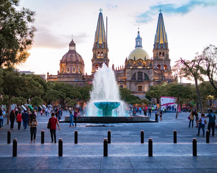 Bang Jalisco nằm ở phía Tây Mexico và được bao quanh bởi Thái Bình Dương. Đây là nơi ra đời của nhạc mariachi và rượu tequila
