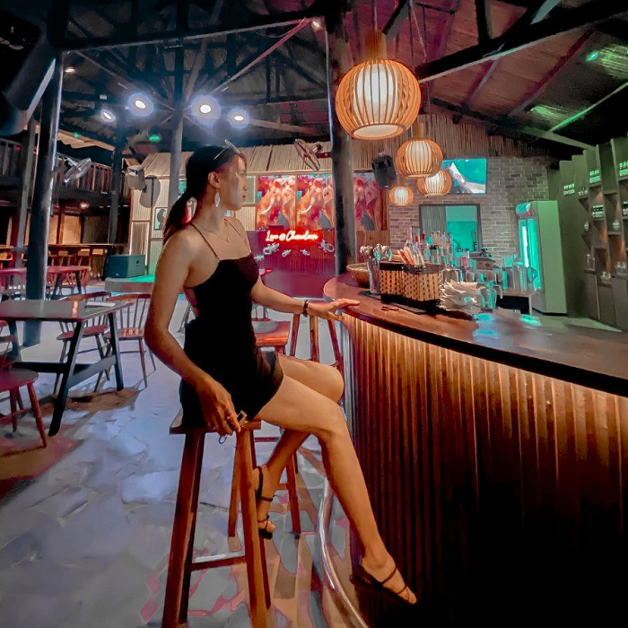 Đến với Chameleon Beach Bar Phan Thiết để ngắm hoàng hôn biển siêu lãng mạn, ‘chill’ quên sầu