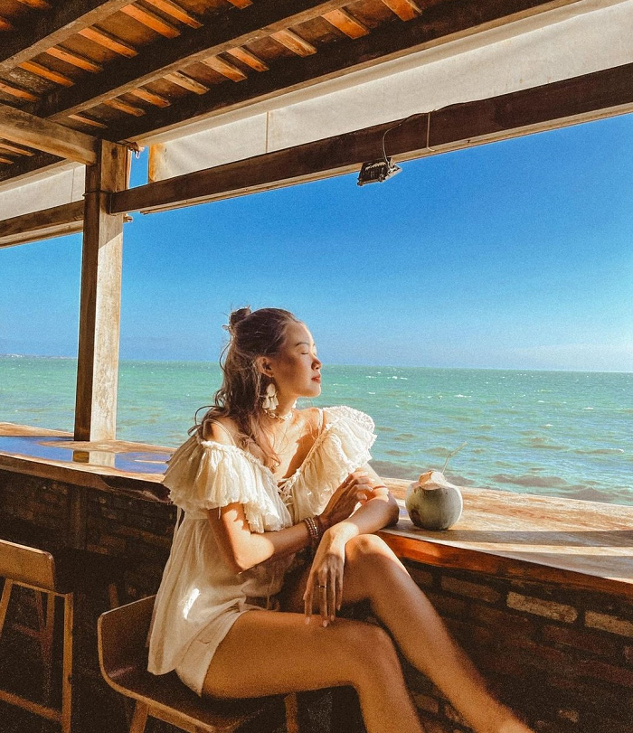 Đến với Chameleon Beach Bar Phan Thiết để ngắm hoàng hôn biển siêu lãng mạn, ‘chill’ quên sầu