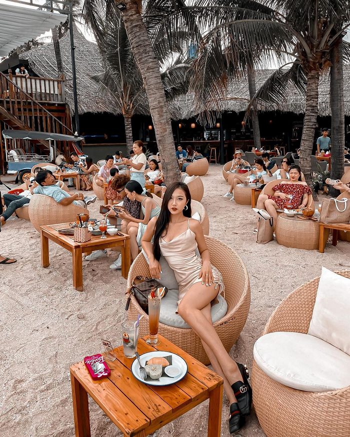 Đến với Chameleon Beach Bar Phan Thiết để ngắm hoàng hôn biển siêu lãng mạn, ‘chill’ quên sầu