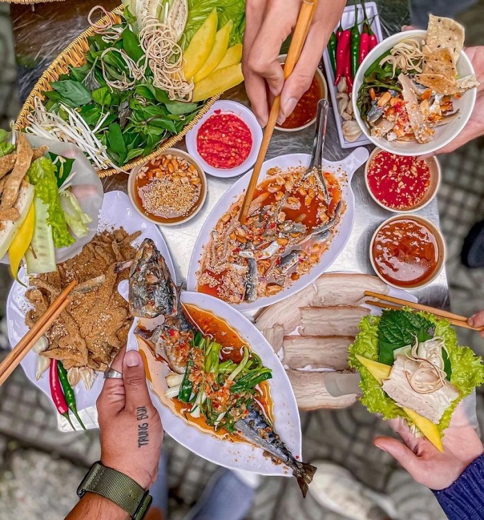 Ăn trưa ở Đà Nẵng với gỏi cá nam ô đặc sản