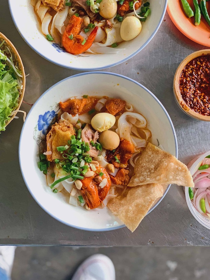 Ăn trưa ở Đà Nẵng có mì quảng