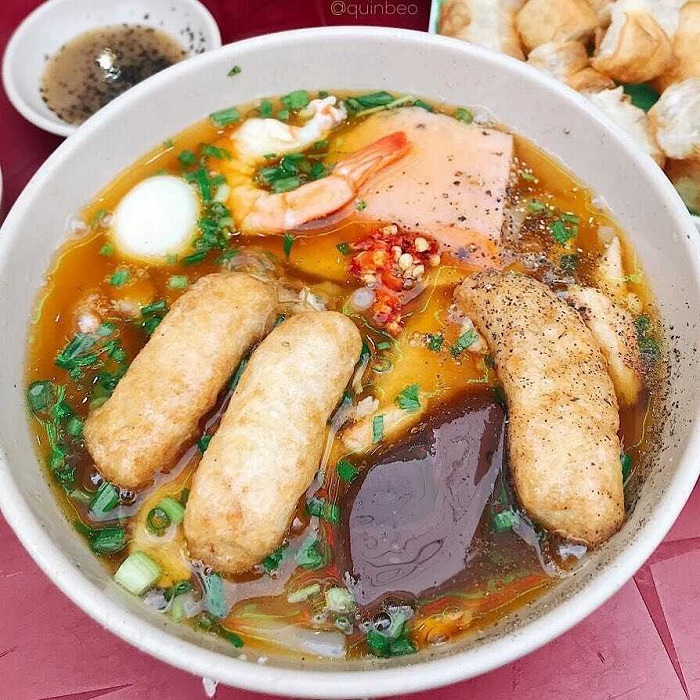 Ăn trưa ở Sài Gòn với bánh canh cua