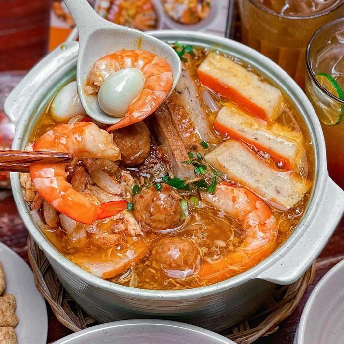 Ăn trưa ở Sài Gòn - bánh canh cua ngon miệng