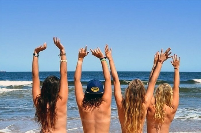 Bãi biển khỏa thân nổi tiếng thế giới: 10 địa điểm cho khách thoải mái ‘tắm tiên’