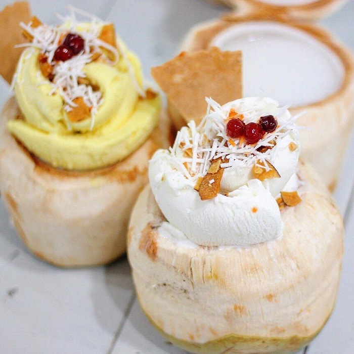 Món ngon mùa hè hà nội chắc chắn phải nhắc đến kem dừa nguyễn chí thanh