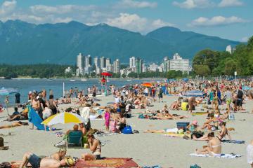 Tận hưởng mùa hè sôi động tại 10 bãi biển đẹp nhất British Columbia, Canada