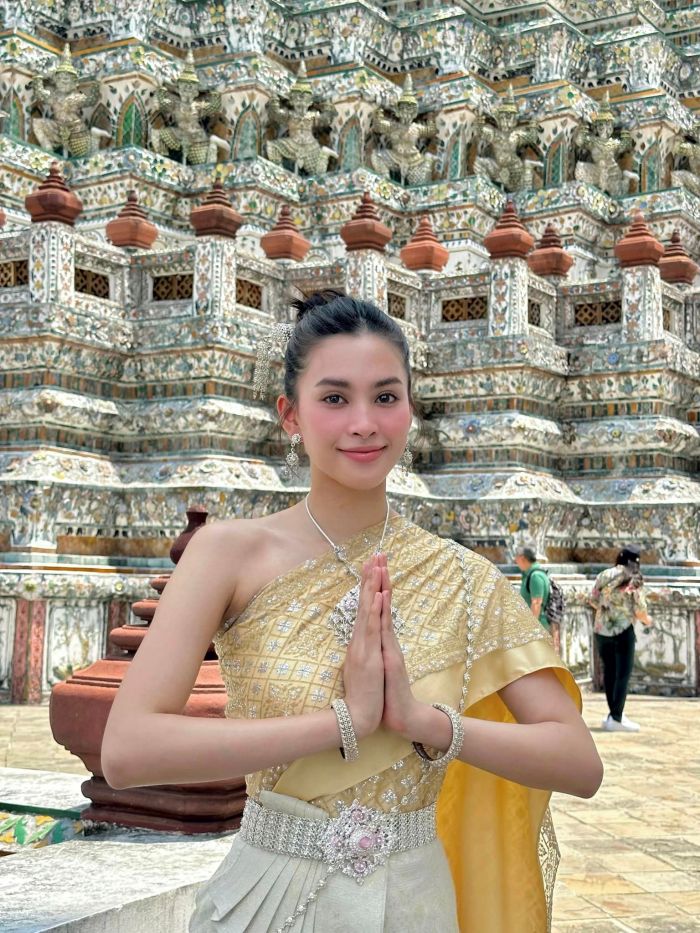 Bắt gặp Tiểu Vy du lịch Thái Lan