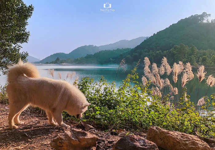 Khung cảnh nên thơ tại khu vực núi Hàm Lợn - điểm du lịch gần sân bay Nội Bài