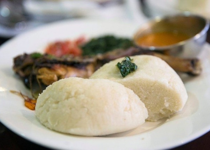 Du lịch Burundi - Ugali là bột ngô món ăn chính phổ biến khác ở Burundi