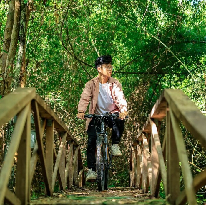 Du lịch mùa hè ở Tây Ninh đạp xe khám phá khu rừng nguyên sinh