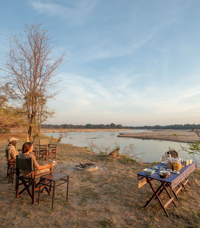 Du lịch Zambia - Khu bảo tồn Lower Zambezi được đặc trưng bởi những dãy núi dốc đứng uốn lượn xung quanh sông Zambezi