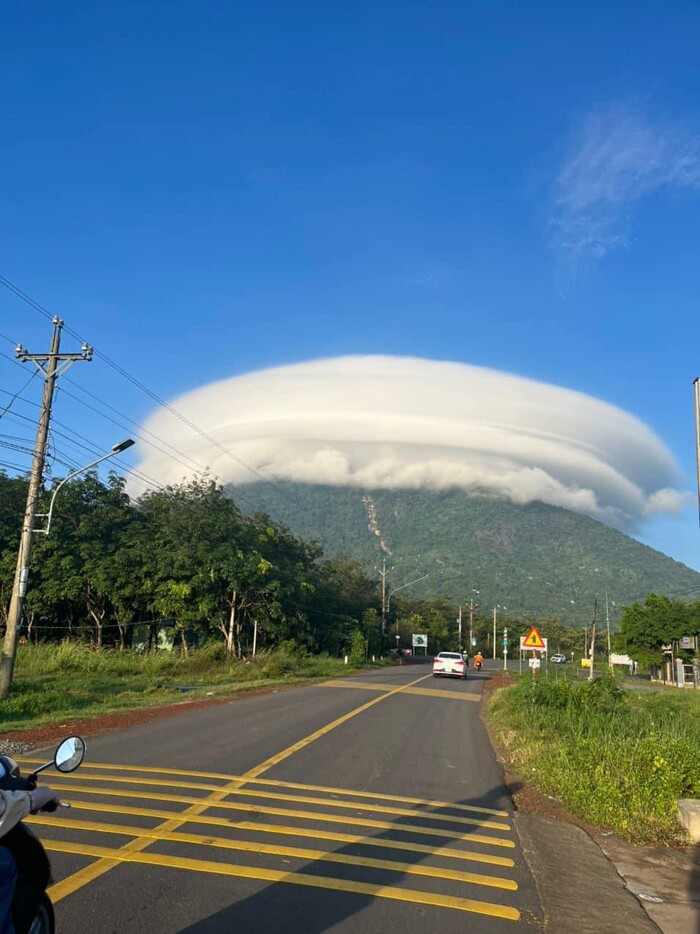 hoạt động du lịch ở núi Bà Đen Tây Ninh - săn mây đĩa bay