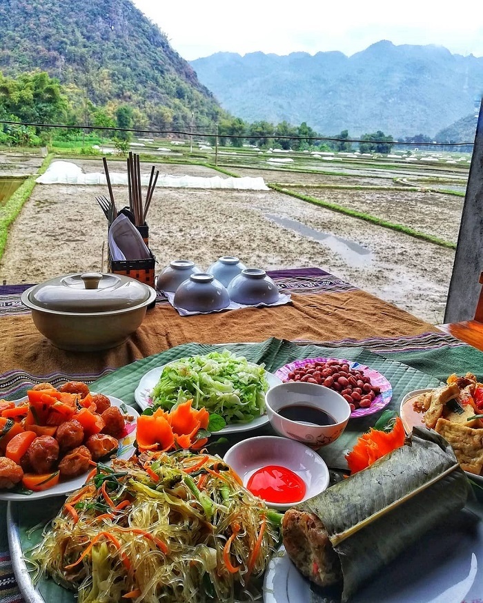 Tới Pom Coọng, bạn còn được thưởng thức vô số món ăn ngon trong mùa lúa chín Mai Châu 