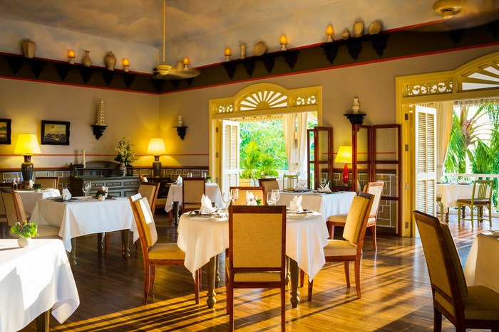 nhà hàng Âu nổi tiếng ở Phú Quốc sở hữu không gian sang trọng, thanh lịch