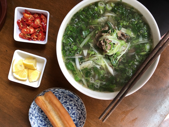 Hãy thưởng thức tô phở nóng hổi và thơm ngon tại Pho Thin, một trong những quán ăn Việt Nam ngon nhất Melbourne
