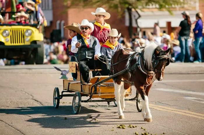 Đừng quên ghé thăm thị trấn nhỏ thú vị nhất Alaska vào tháng 8 để hòa mình vào lễ hội Gold Rush Days sôi động