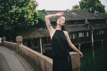 Ca sĩ Phương Linh du lịch Trung Quốc say mê vẻ đẹp những con phố cổ 