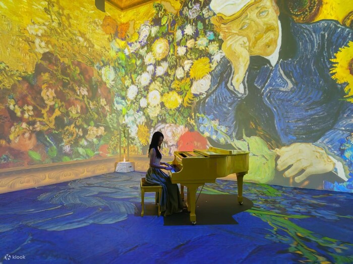 check-in tại triển lãm nghệ thuật đa giác quan Van Gogh và Monet